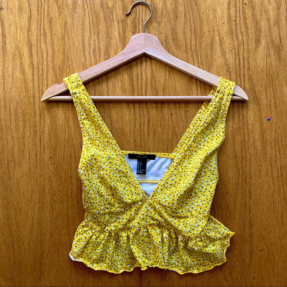 Low cut cropped summer patterned top